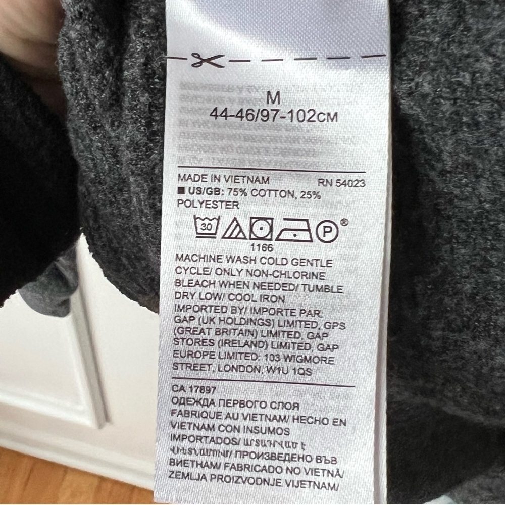 Banana Republic Ultra-Soft Waffle Charcoal Grey Cowl Neck Sweater Size M - Picture 4 of 5